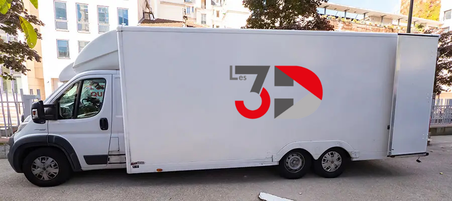 Camion blanc avec logo Les 3D